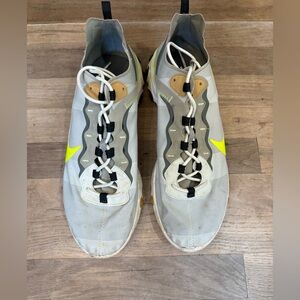 Nike Gray and Yellow Athletic Shoes with Sleek Design
